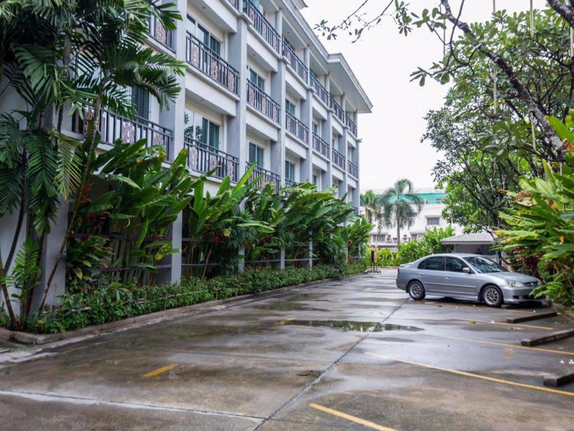 14 Resort Bangkok Eksteriør bilde
